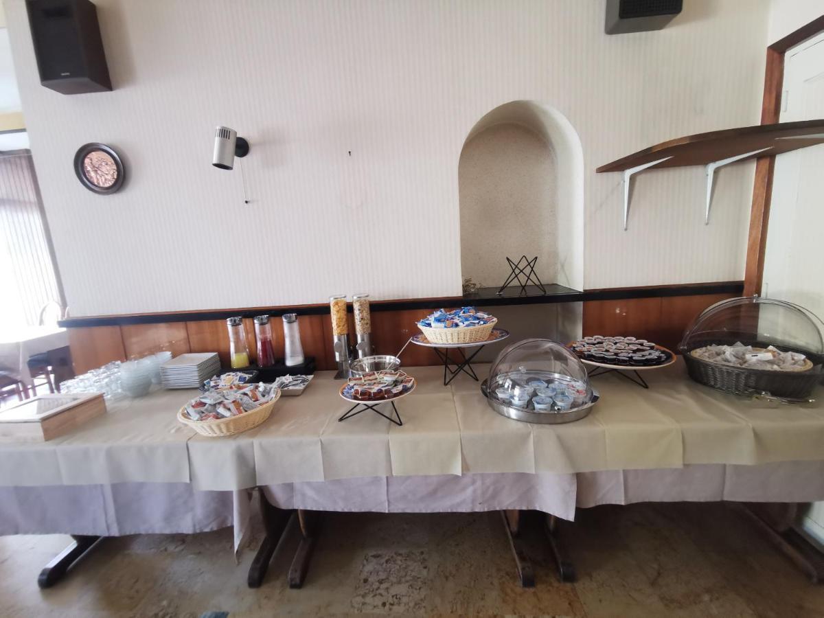 Hotel Le Tourisme Embrun Kültér fotó