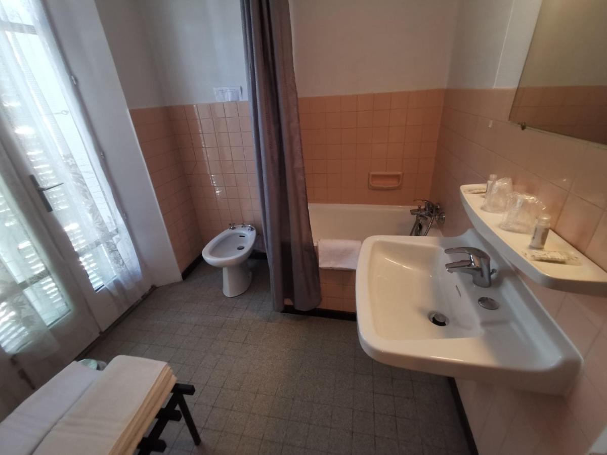 Hotel Le Tourisme Embrun Kültér fotó