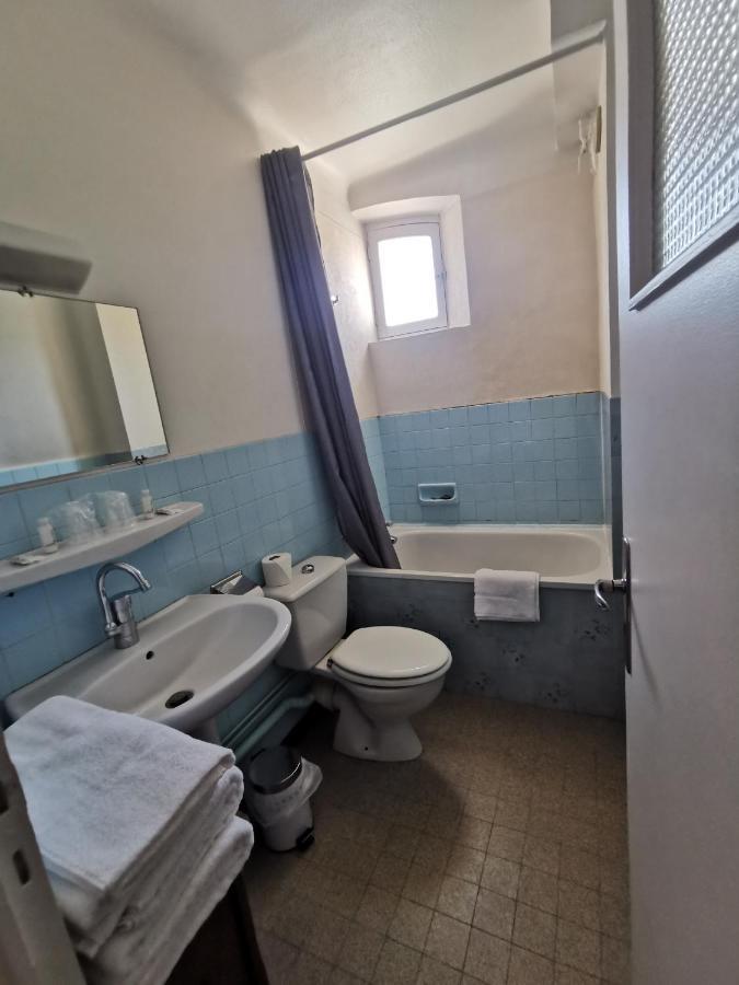Hotel Le Tourisme Embrun Kültér fotó