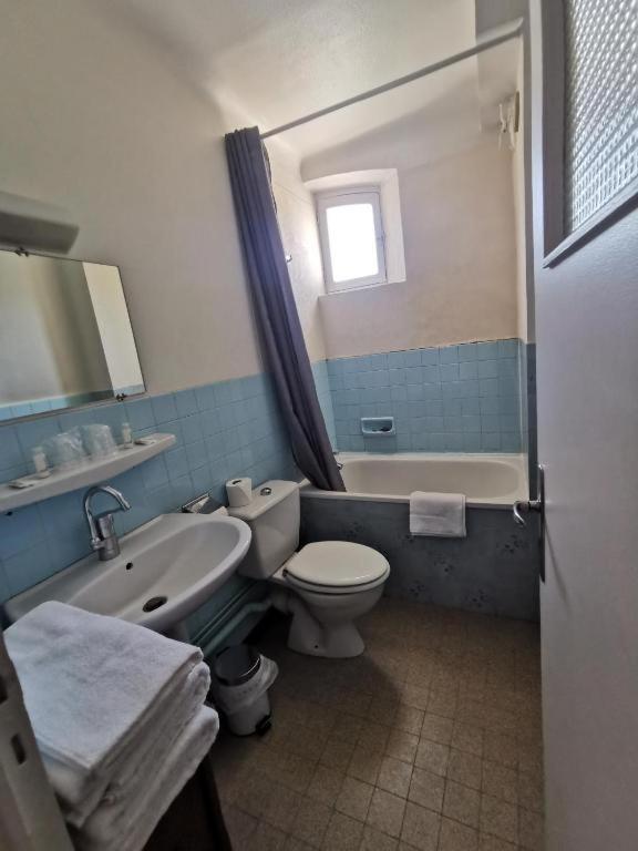 Hotel Le Tourisme Embrun Kültér fotó